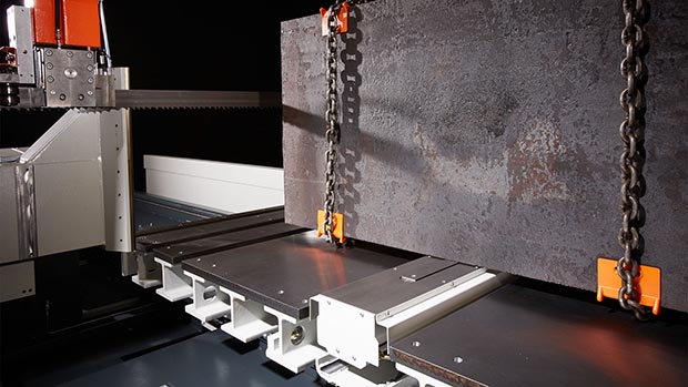 Halbautomatische KASTOhba U Bandsäge mit hydraulischem Horizontalspannstock und Freihubeinrichtung für effizientes Arbeiten