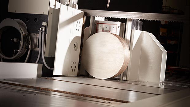 KASTOhba U mit automatischer Höhen- und Breitenanpassung über Lichtschranken und elektronisch überwachte Bandspannung