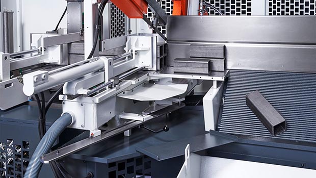 KASTOmicut AE 4.6 mit stufenlos einstellbarer Schnittgeschwindigkeit und vollhydraulischem Sägevorschub