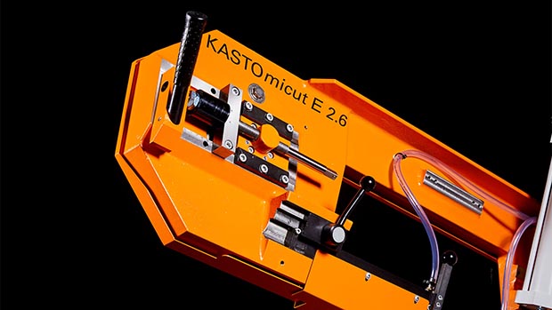 KASTOmicut U 2.6 scie à ruban semi-automatique pour coupes droites et d’onglet précises dans l’acier et l’acier inoxydable