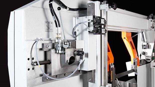 Robuste KASTOtwin U 4 Universal-Bandsäge für Baustähle, rostfreie Stähle und Werkzeugstähle bis 400 x 400 mm