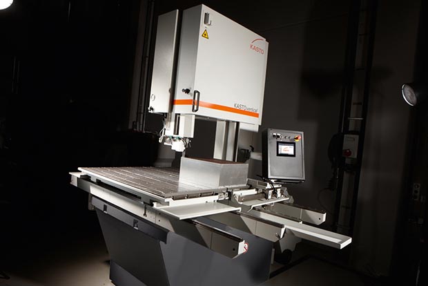 KASTOvertical scie à ruban verticale pour coupes longitudinales précises dans les billettes, plaques et matériaux pleins