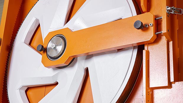 Scie à ruban haute performance KASTOwin A 10.6 avec réglage automatique du bras de guidage et cadre de scie guidé linéairement