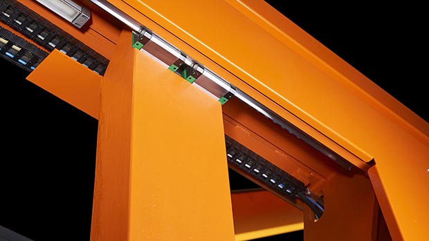 Scie à ruban en série KASTOwin A 10.6 avec avance par chaîne pour sections courtes et production en série optimisée