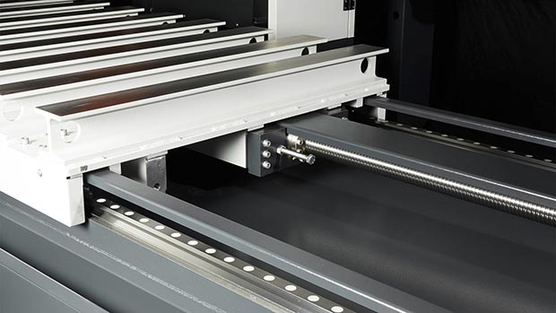 KASTOwin F 10.6 Bandsäge mit massive Tischausführung und optionalem Zubehör wie Horizontalspannstock oder Magnetspannplatten