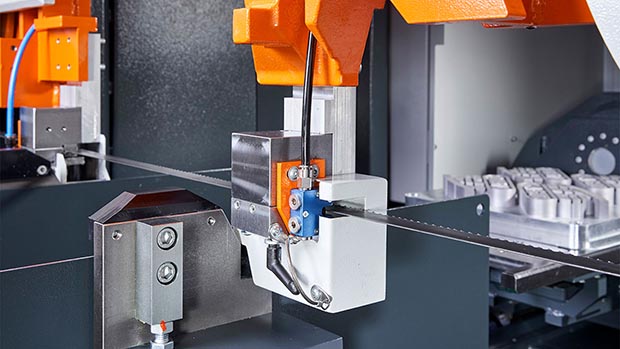 KASTOwin amc automatische Bandsäge mit Servoantrieben, Kugelrollspindeln und optimaler Materialausnutzung