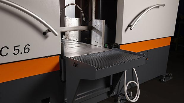 KASTOwin pro AC 5.6 with motor-driven chip removal brush and innovative separation of drive unit and work area