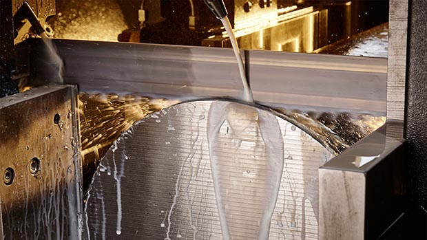 Efficient bandsaw KASTOwin pro AC 5.6 with minimal 35 mm remnant piece and up to 50% lower wear costs