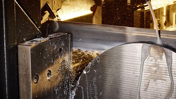 Automatic bandsaw KASTOwin pro AC 5.6 with powerful drive motors and precise feed system for carbide and bi-metal saw blades