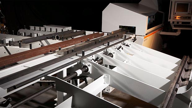 Scie circulaire haute performance KASTOflex F pour coupes en série flexibles et précises d’acier et d’acier inoxydable