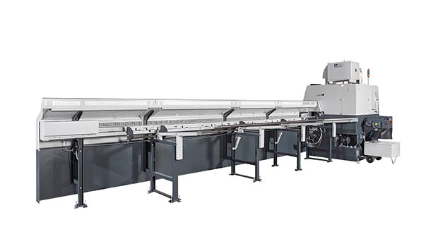 Scie circulaire automatique KASTOspeed C 9 avec magasin incliné, séparation automatique des pièces et alimentation sur convoyeur à rouleaux