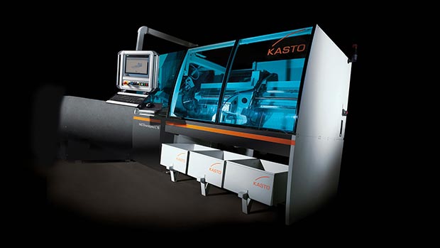 Scie circulaire CNC KASTOvariospeed C 15 – C 18 avec vis à billes préchargée, retour rapide et ajustement automatique aux dimensions des pièces pour efficacité maximale