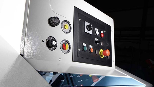 KASTOflex U semi-automatic circular saw for metal, precise straight and miter cuts of construction steels and stainless steels