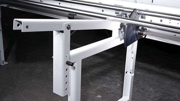 KASTOwa C 7 automatische Kreissäge mit Vierpunkt-Werkstückspannung und minimalem Sägehub für hohe Präzision
