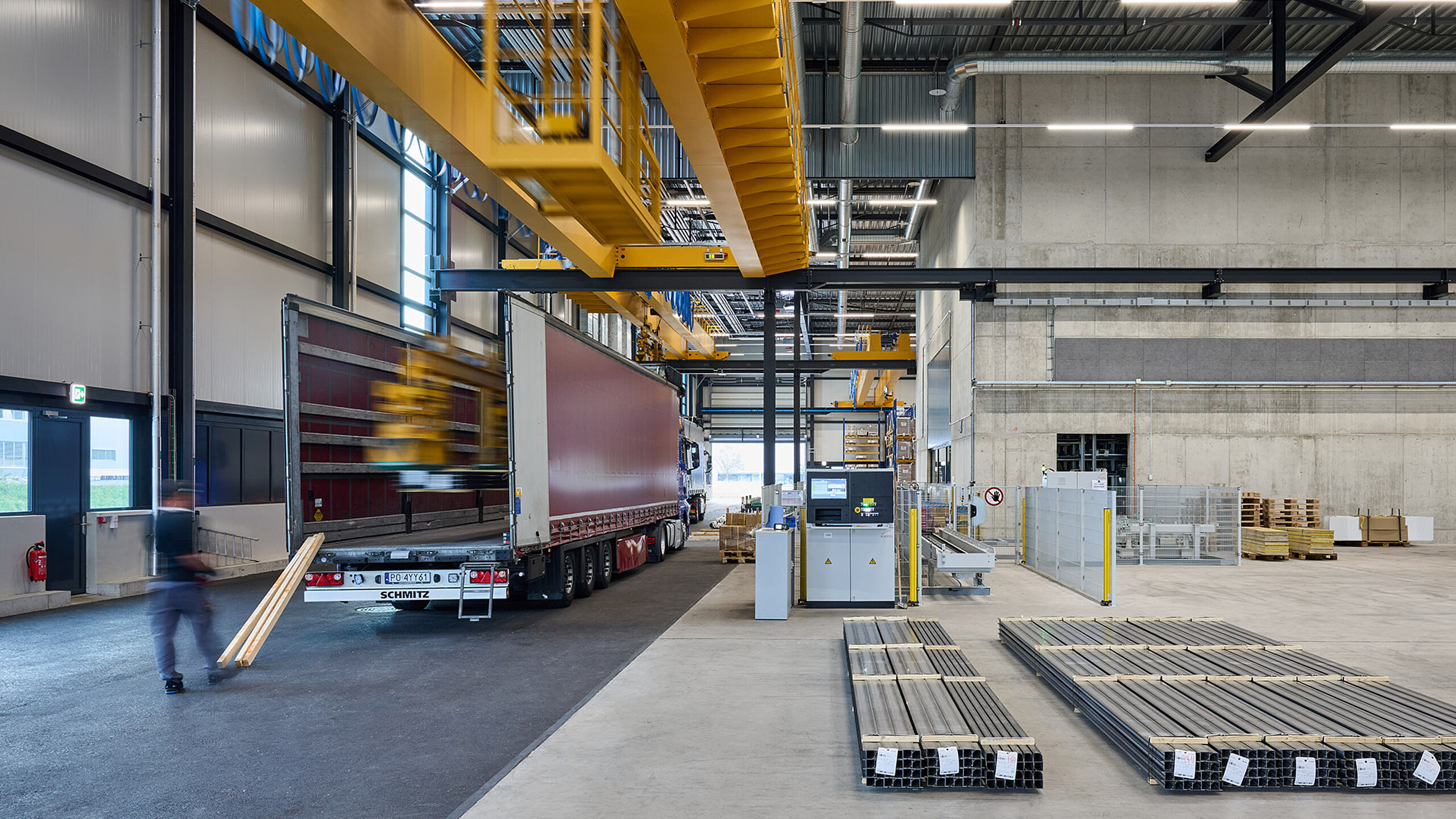 Durchdachte Logistik bei Forster mit getrennter Anlieferung und separatem Warenausgang