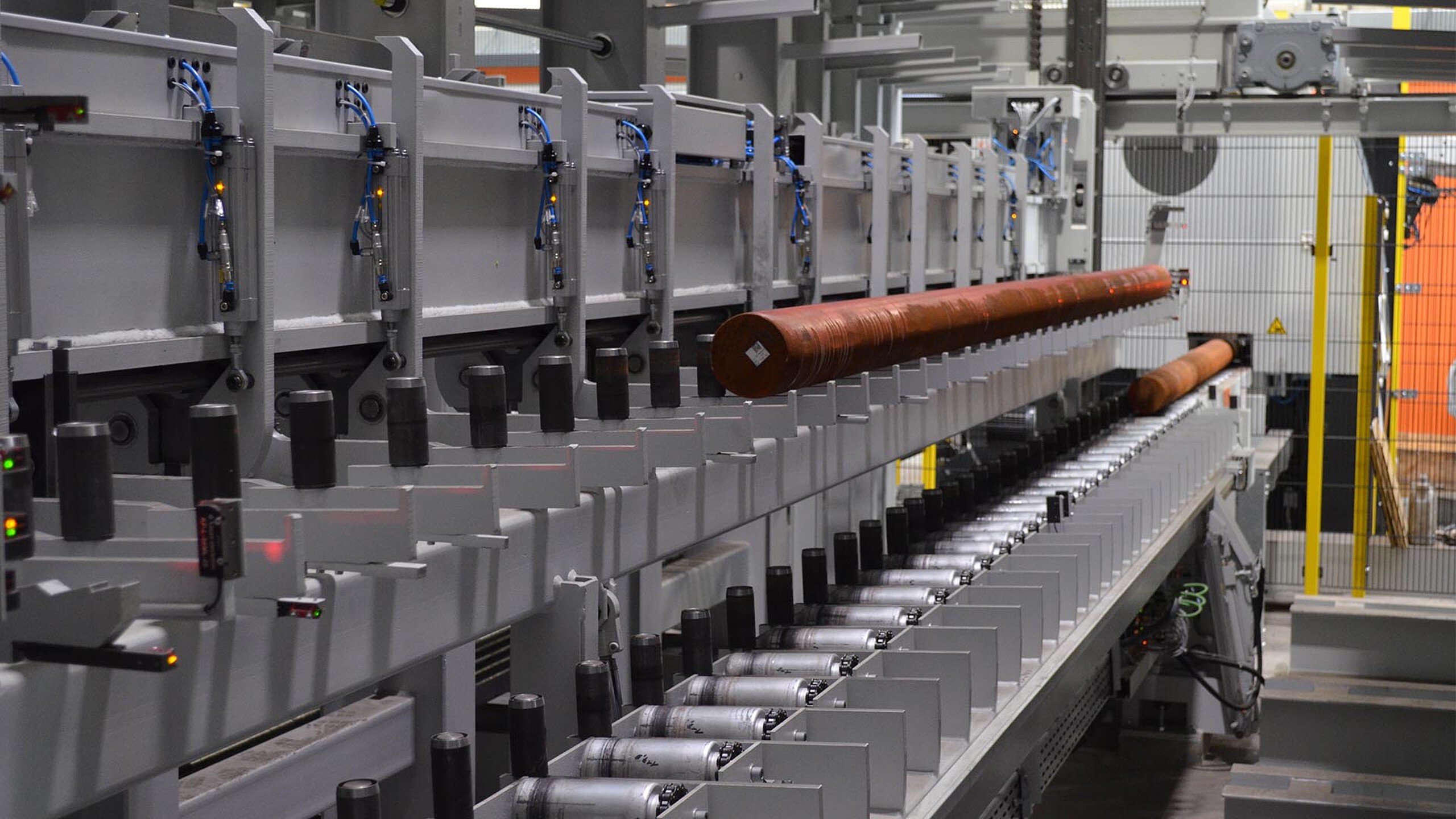 Ligne de sciage automatisée pour la découpe précise de barres rondes en acier