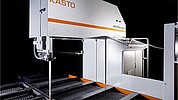 KASTObbs U Blockbandsägemaschine für schwere Blöcke und Walzplatten – ideal für große Querschnitte, mit bis zu 2060 mm Schnittbreite und 2120 mm Schnitthöhe, inklusive Bi-Metall- und Hartmetallbandoption.