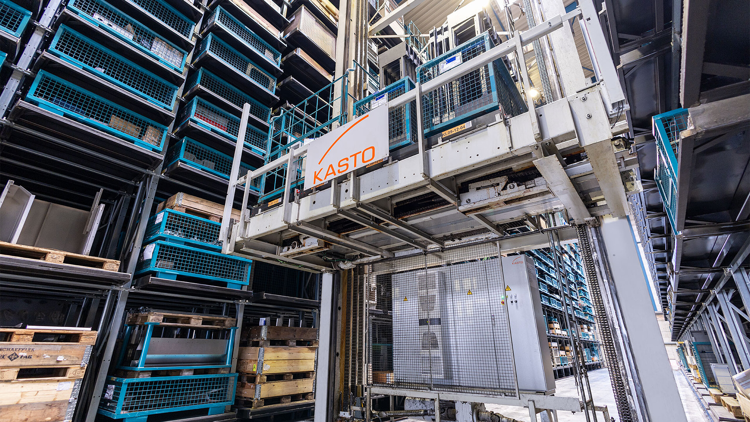 Magasin grande hauteur automatisé pour produits longs avec transtockeur