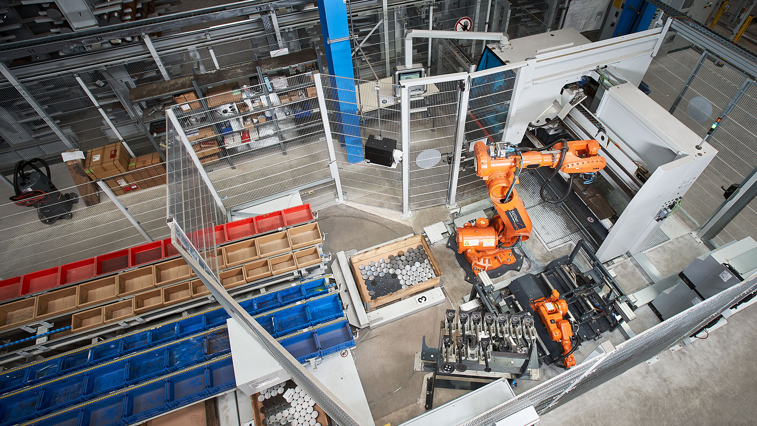 Automatisierte Sägelinie mit Roboterhandling und integriertem Langgutlager