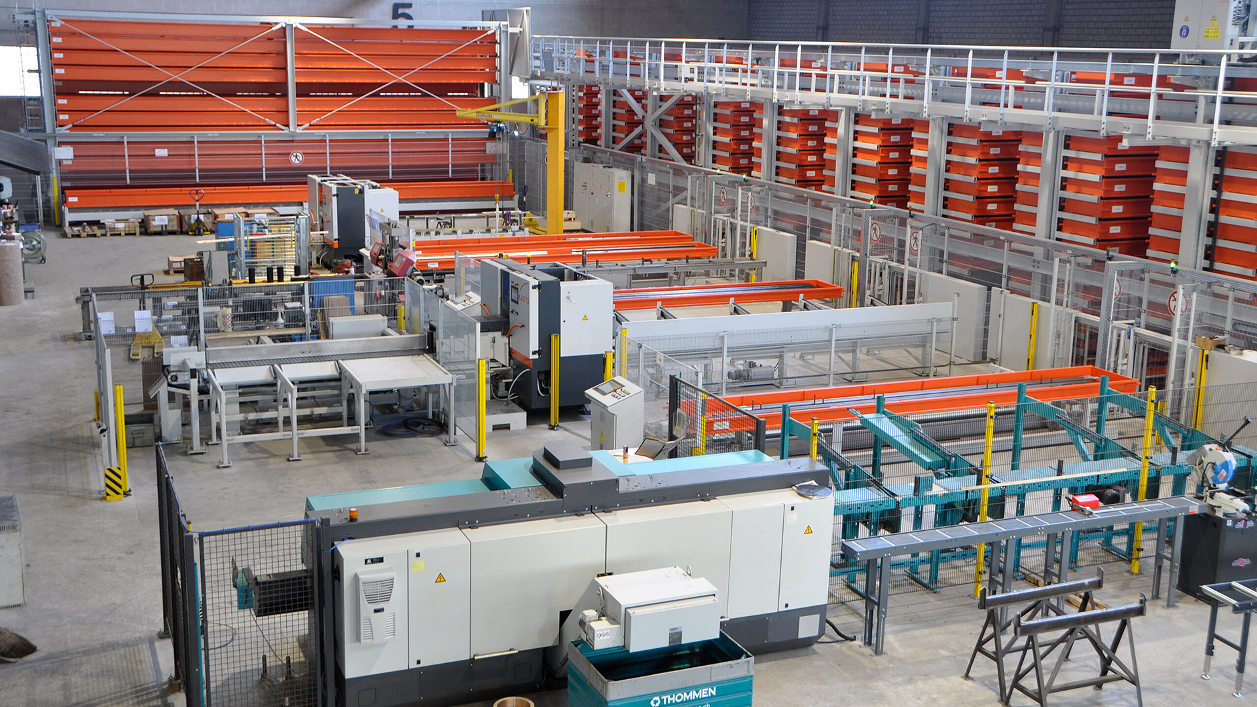 Automatisierte Blechfertigung mit integrierter Lager- und Fördertechnik