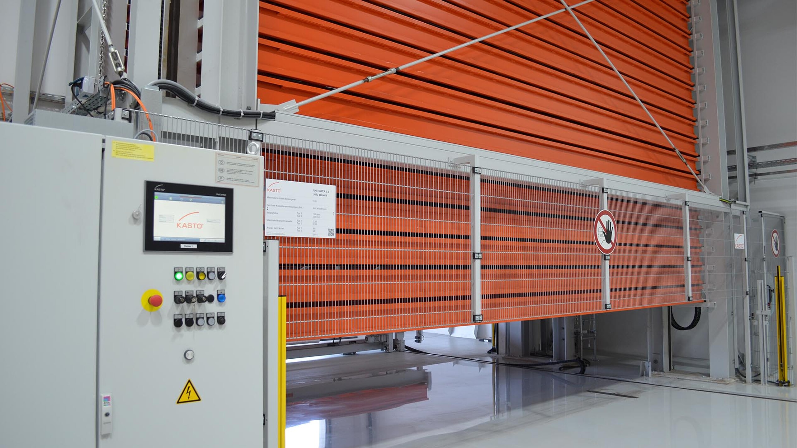 Système de stockage automatique KASTO pour produits longs avec pupitre de commande
