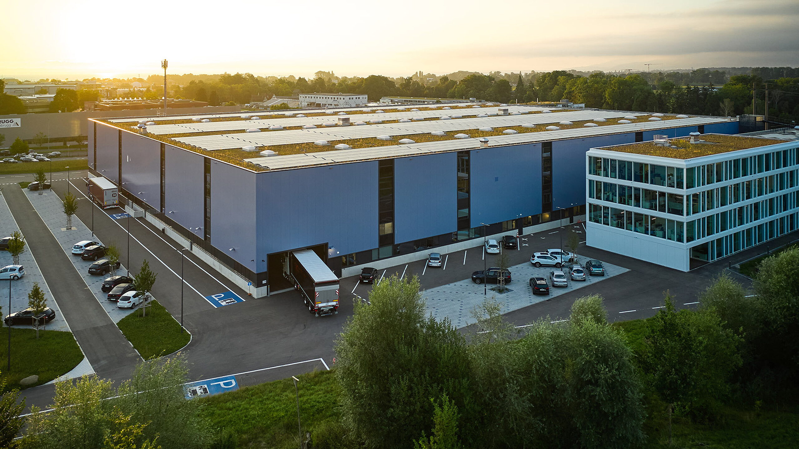 KASTO UNICOMPACT Wabenlager bei Forster für automatisierte Lagerung und optimierten Materialfluss