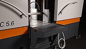 KASTOwin pro AC 5.6 mit elektromotorischer Späneräumbürste und innovativer Trennung von Antriebseinheit und Arbeitsraum