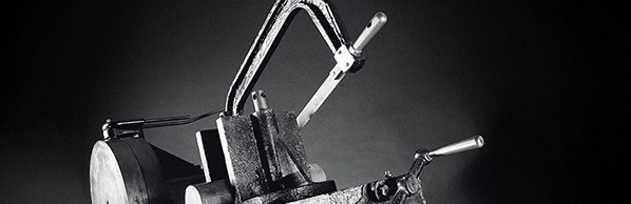 Erste patentierte KASTO Metallbügelsägemaschine