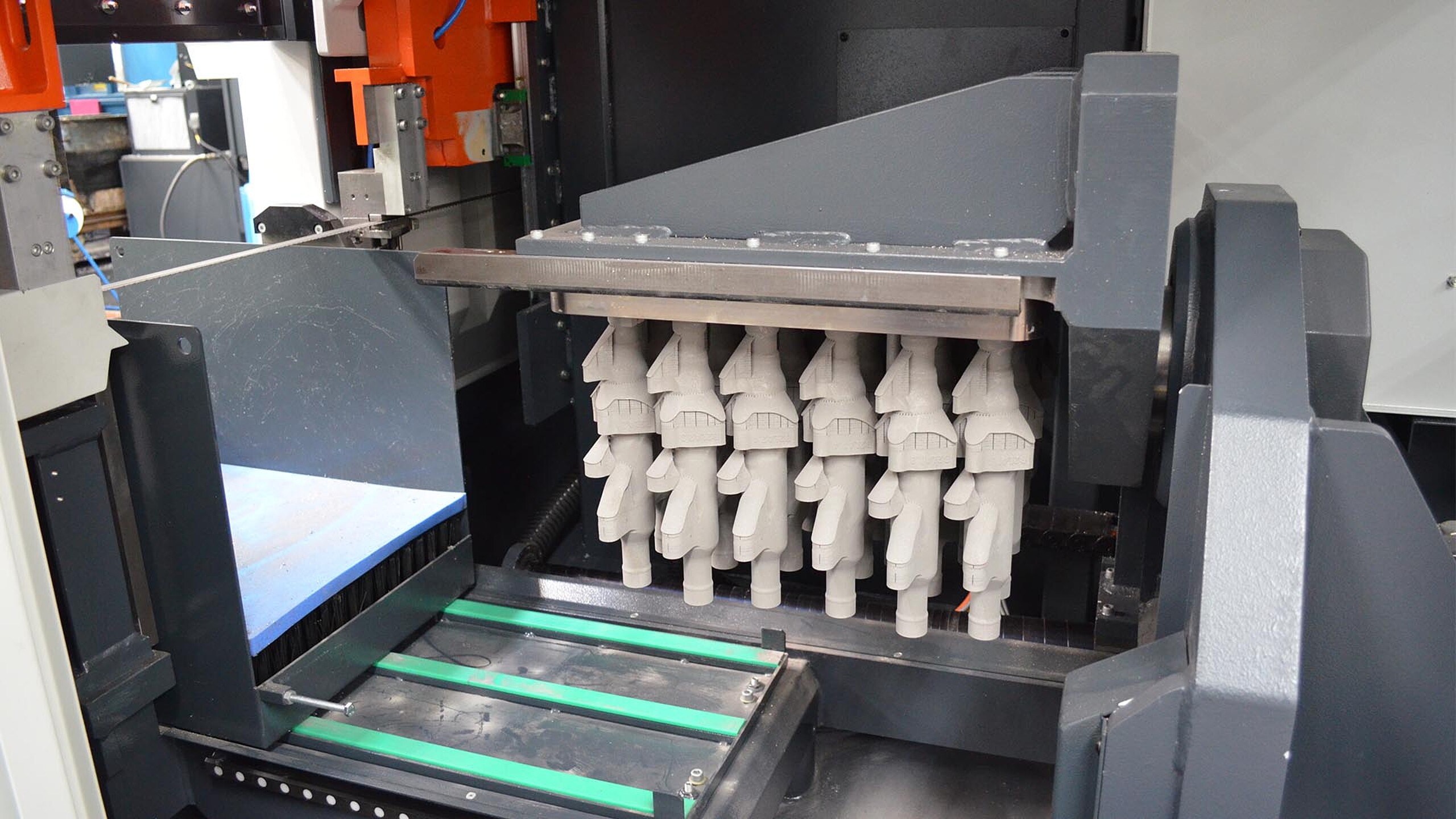 Système d’impression 3D industrielle avec retrait automatisé des pièces fabriquées