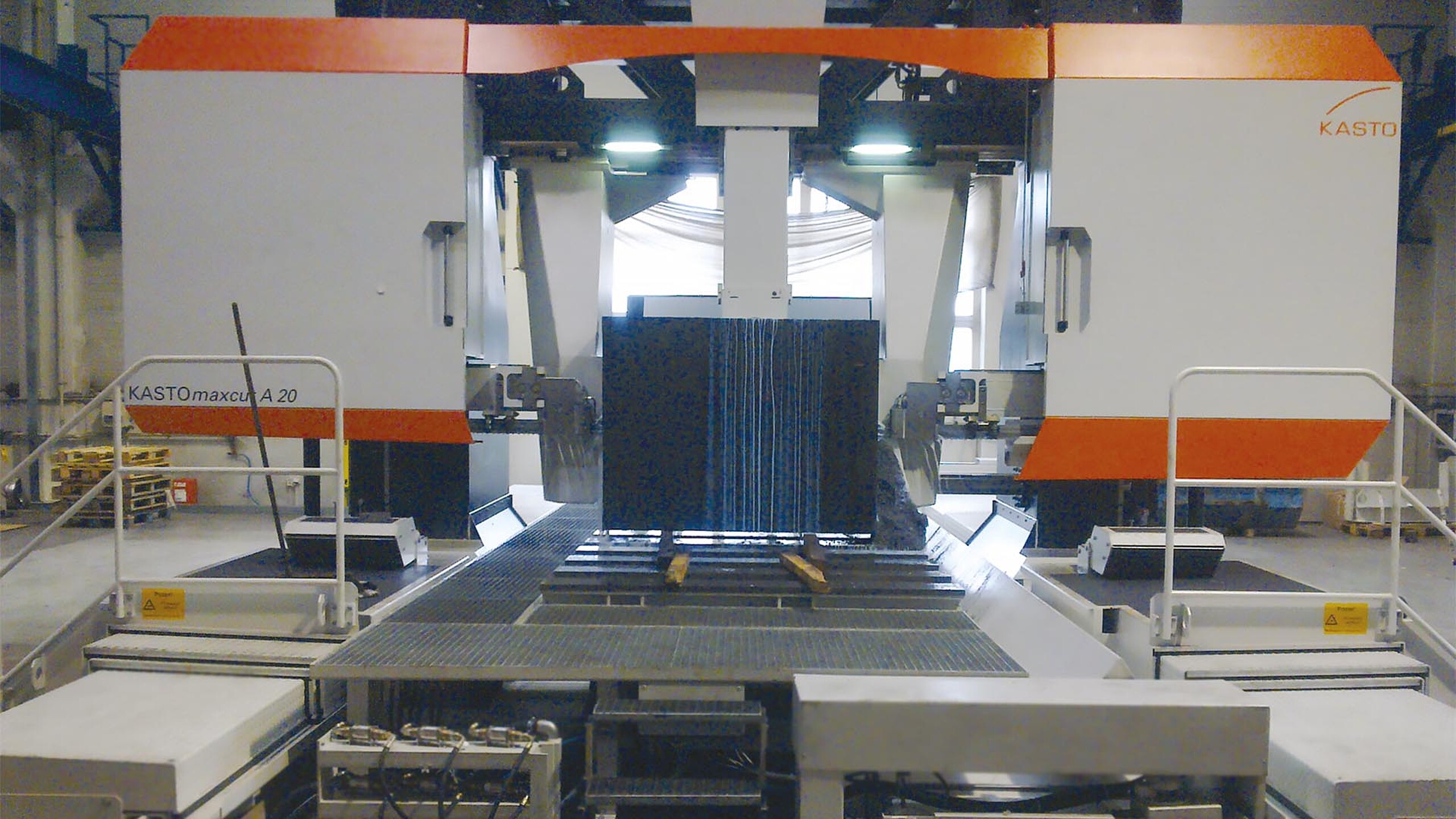 Industrial sawing machine for efficient metal processing in steel distribution