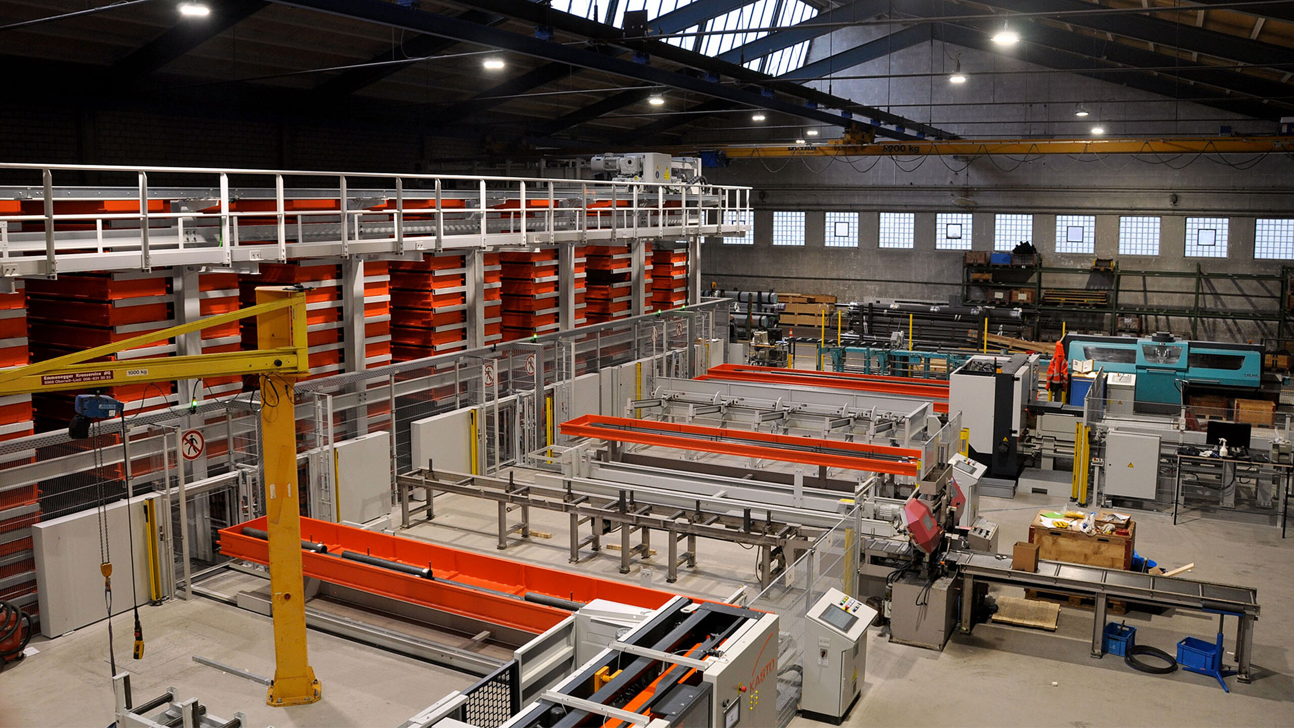Automatisiertes Blechlager mit integrierter Fördertechnik und Materialhandling