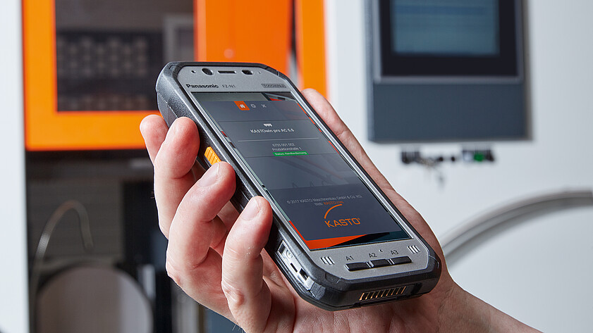 Support in automatic mode: article, cut length, quantity, feed and cutting speed always visible.