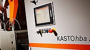 Halbautomatische KASTOhba U Bandsäge mit hydraulischem Horizontalspannstock und Freihubeinrichtung für effizientes Arbeiten