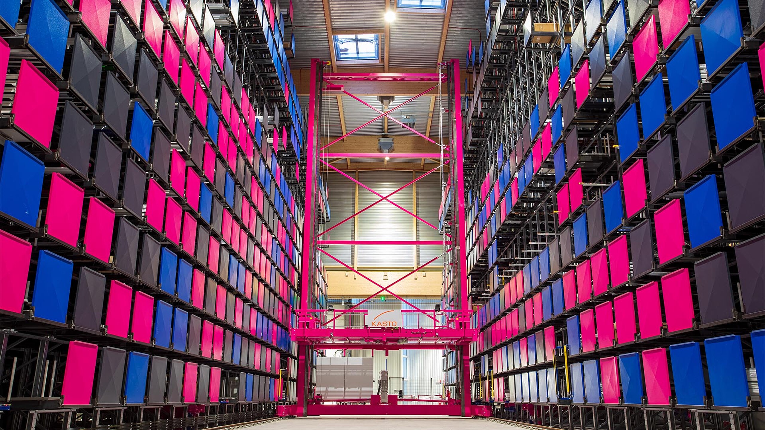 Magasin grande hauteur automatisé pour tôles avec capacité de stockage maximale