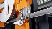 Automatische Bandsäge KASTOwin A 10.6 mit Servoantrieben und Kugelrollspindeln für präzisen Materialvorschub